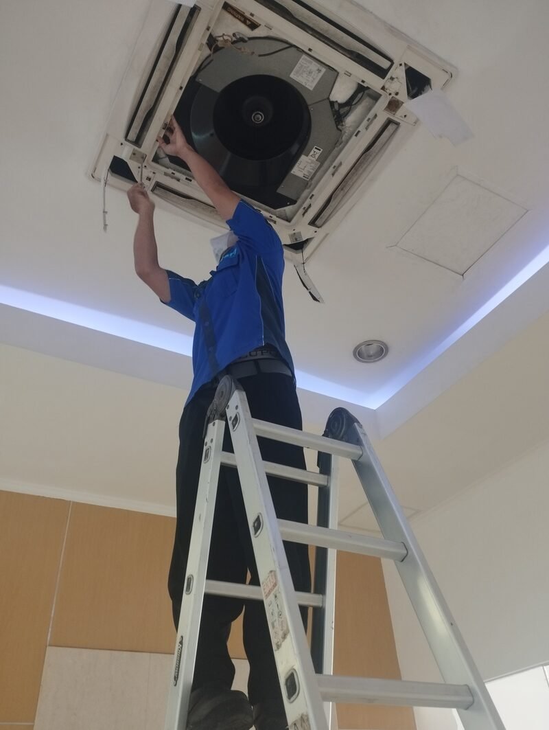 Teknisi PT Dikari PM AC Cassette